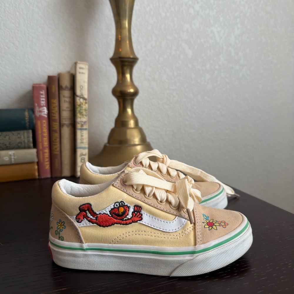 Sesame Street Kids' Cream & Red Elmo Embroidered Sneakers